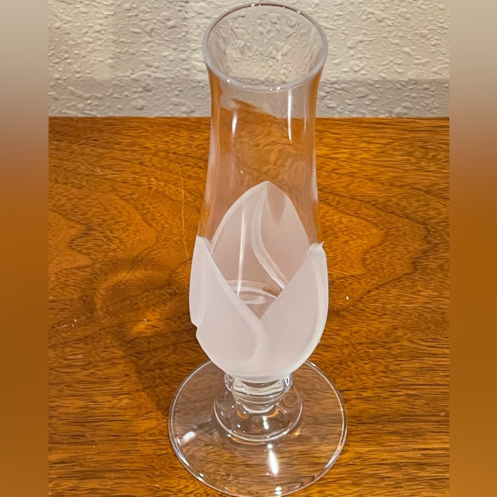 Florence by CRISTAL D'ARQUES-DURAND 8.5” Discontinued glass vase. Made in France